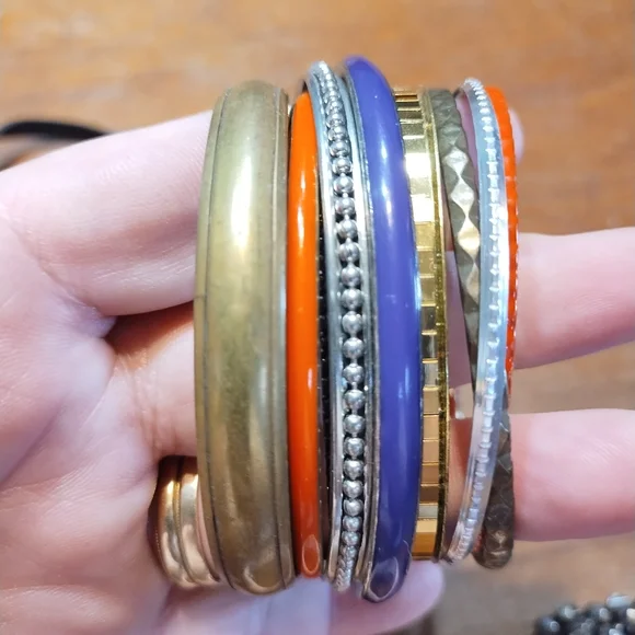 Job Lot of 18 Bracelets, Various Styles & Colours, Stretch, Bangle - Picture 13 of 15